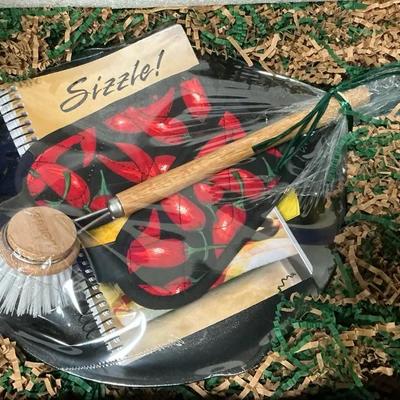 Lodge 10" Cast Iron Skillet Gift Set