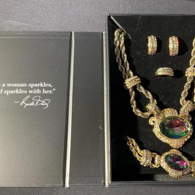 Heidi Daus “Chain Of Events” Aurora Borealis Set