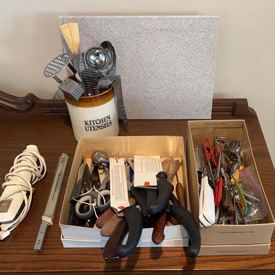 Kitchen Knives & Utensils Lot