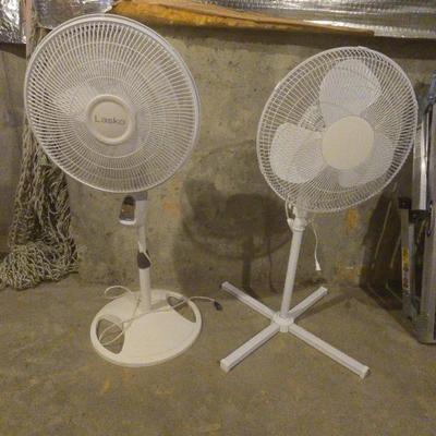 2 Oscillating Standing Fans