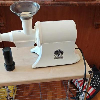 Champion Juicer With Rolling Stand