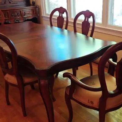 Dining Table With Two Leafs And Six Chairs