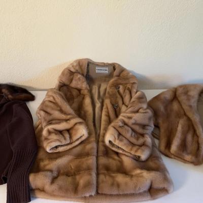 Fur Coat, Fur Jacket & Sweater with Fur Collar – Fur Type Unknown, Size M–L (Vandevers,Richard Riel)