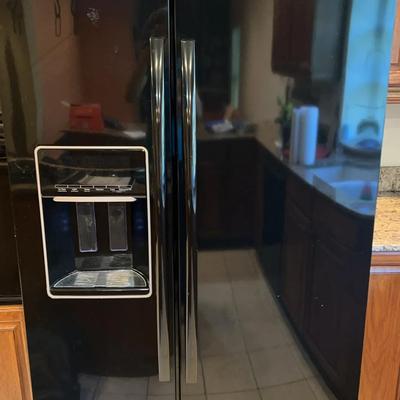 Whirlpool Gold Refrigerator Side-by-Side – 35 1/2”W x 69”T x 32”D – Model GSS30C6EYB00