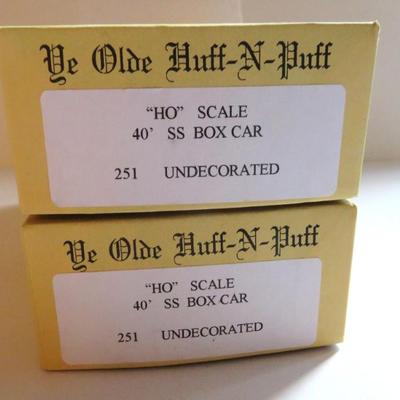 HO TRAIN BOX CAR KITS