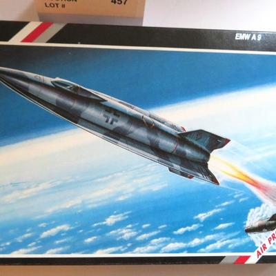 NOS ROCKET MODEL KIT