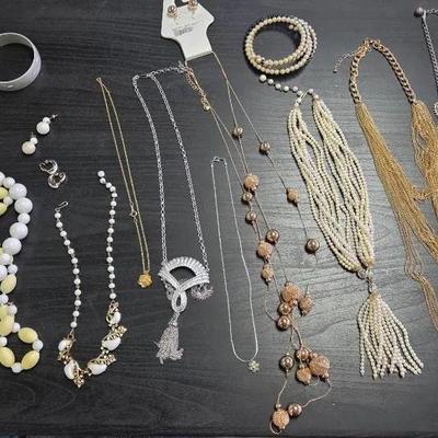 Vintage Necklaces & Earrings 