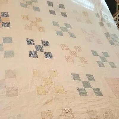 Nine-patch Pattern Quilt