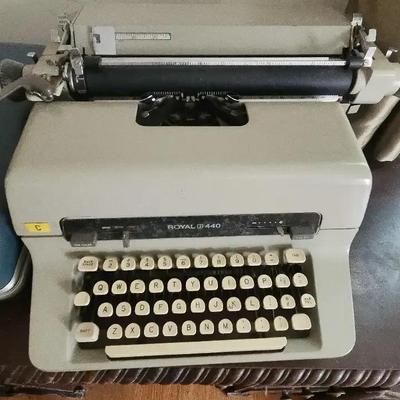 Vintage Typewriter Royal 440