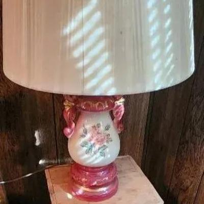 Vintage Rattan End Table & Pink RoseTable Lamp 