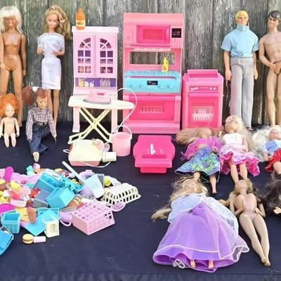 Barbie Dolls + (WH6)