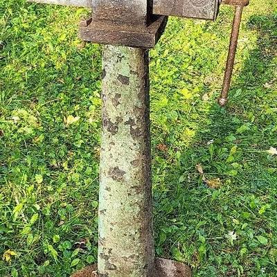 Bench Vise w/ Stand