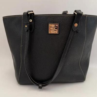 Dooney & Bourke Pebbled Leather Tote – Classic Black with Gold Accents