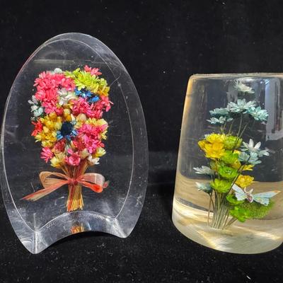 Vintage Daisyglas & Lucite Floral Paperweights – Handcrafted Mid-Century Resin Art Pair
