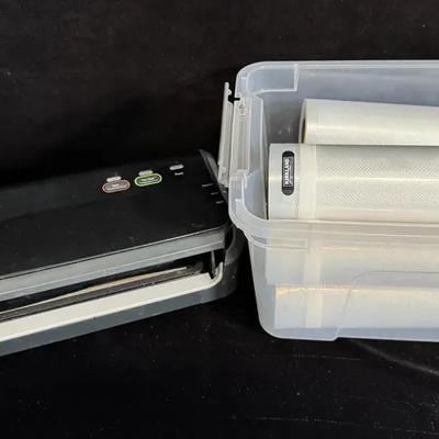 FoodSaver Vacuum Sealer with Rolls – Tested & Working – Includes Extra Kirkland Vacuum Seal Bags
