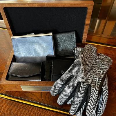 Women’s Small Leather Wallets & Gloves