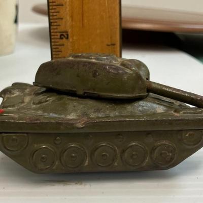 Stock Number:  Aaa2983 vintage tin tank toy friction propelled with moving gun turret