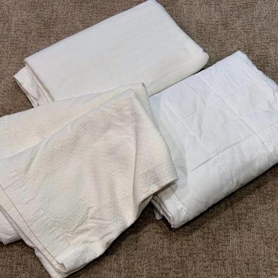 Bed Linens In White/Cream With Charter Club, Ralph Lauren & Linea Casa