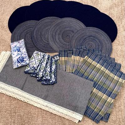 Table Linens In Blue (20+) With Napkins, Placemats, Tablecloth, Etc