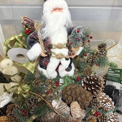 Assortment of Christmas & Holiday Décor