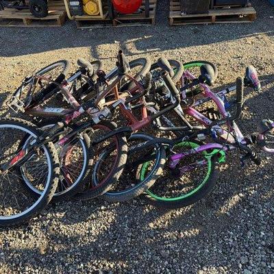 82022 • 5 bmx bicycles