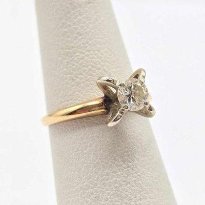734 • 14k gold diamond ring, 2.1g