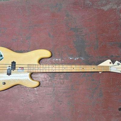 Sale Photo Thumbnail #110: 6142 • mako electric bass guitar