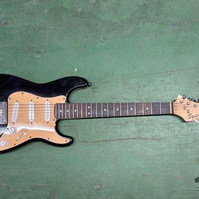 6114 • fender squire mini electric guitar