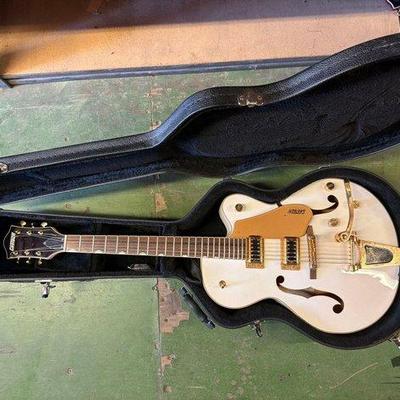 Sale Photo Thumbnail #77: 6076 • gretsch electromatic guitar with hard case