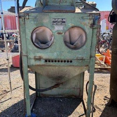 85004 • ruemelin sand blasting cabinet