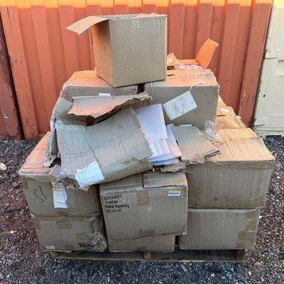 91504 • pallet of plastic stack shoe boxes