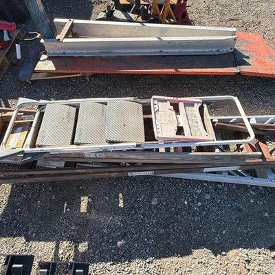 85022 • 3 a frame ladders and 1 step ladder