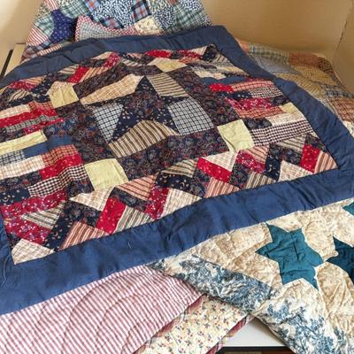 Queen sized quilt, 2 sets of quilted shams & 1 single stars sham