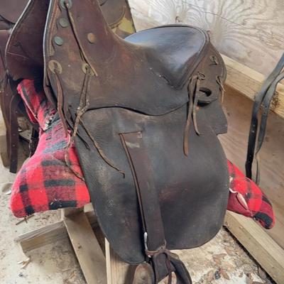 Western Saddle, stand and pad - Lot 3 (red/black pad)