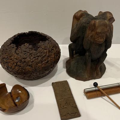 Japanese Inspired Decor Includes Bonsai Pot, Wise Monkeys, Chime, Et