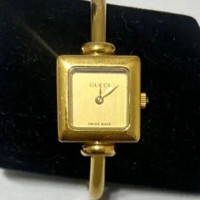 Gucci Square Bangle Watch 1900L Quartz Stainless Steel