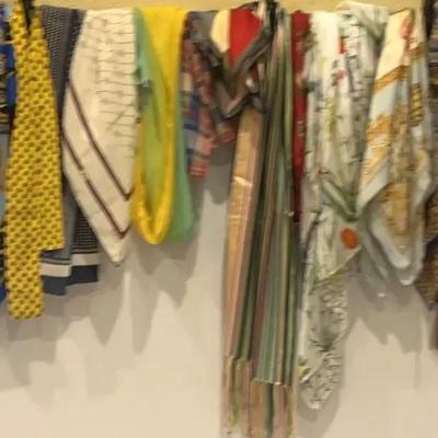 Beautiful SizesBeautiful sizes and colors of different scarves Gucci, one coach and many other names