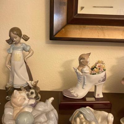 Sale Photo Thumbnail #89: Llandro Figurines