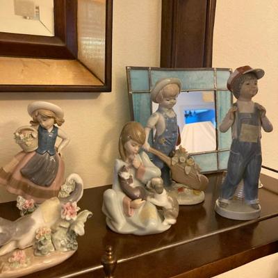 Sale Photo Thumbnail #88: Llandro Figurines