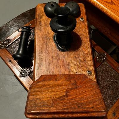 Antique 1900 Kellogg wall mount telephone