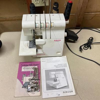 WORKING Singer Serger