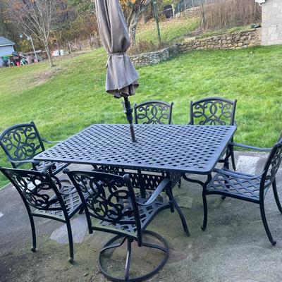 Outdoor Patio Table And Chair Set With Umbrella