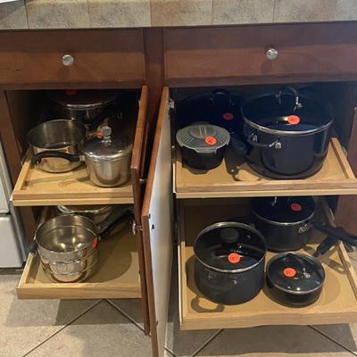 Sale Photo Thumbnail #27: Pots and pans