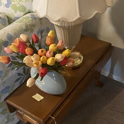 Sale Photo Thumbnail #18: Drop-side end table
Also shown: lamp, vase 