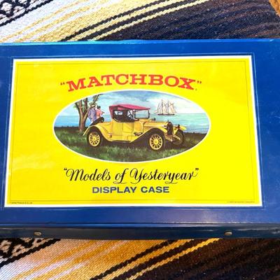 Matchbox Display case with cars