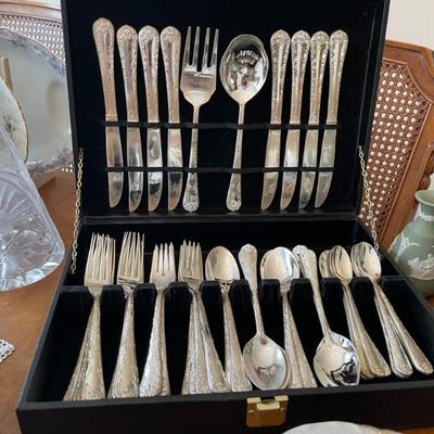 Sale Photo Thumbnail #8: Rogers Bros 42-piece flatware set