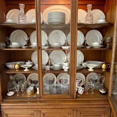 Sale Photo Thumbnail #47: Bing & Grondahl "Luna" 88-piece set of fine china