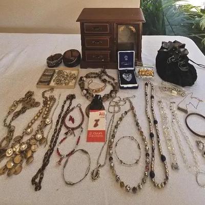 Jewelry Featuring A Waterford Crystal Necklace 