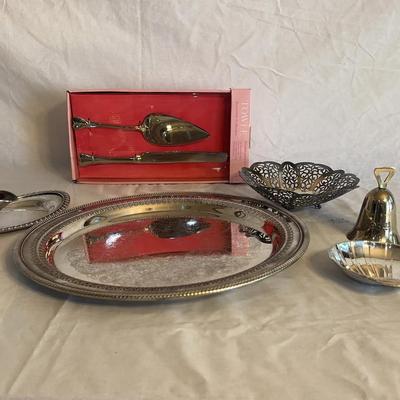 Platters, Gravy Boat And Serving ware