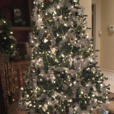 9 FT Christmas Tree with Clear Lights